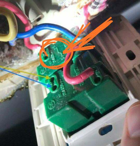 門簾與電工開關的關聯及解決方案