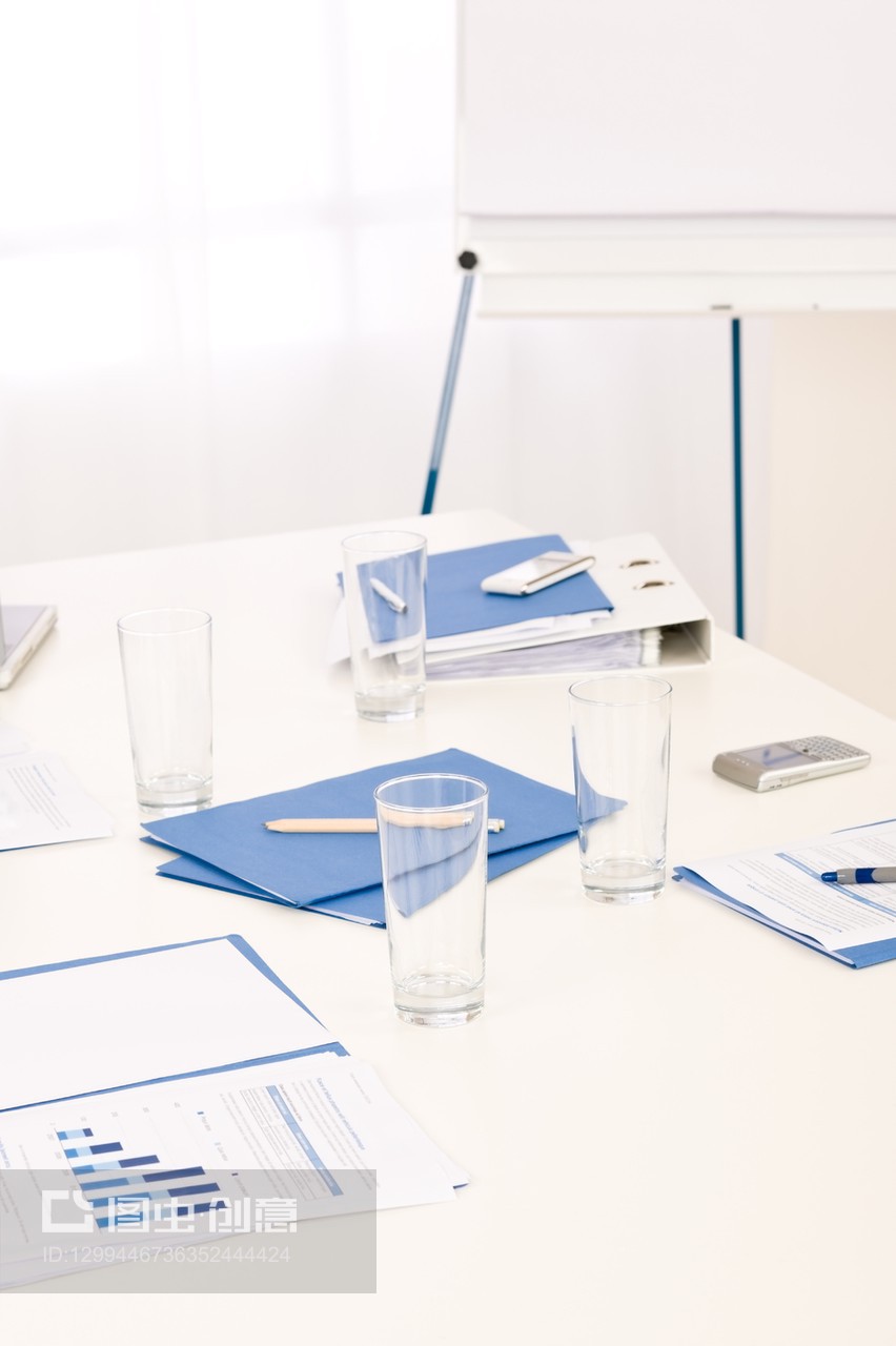 商務(wù)會議前 桌上辦公用品的精細準(zhǔn)備與銷售策略